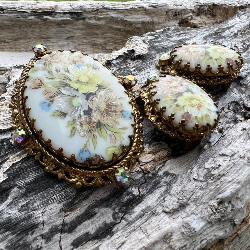 Vintage Western Germany brooch and war clips